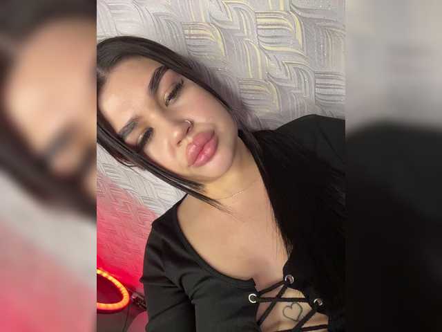 suchka-black- live cam