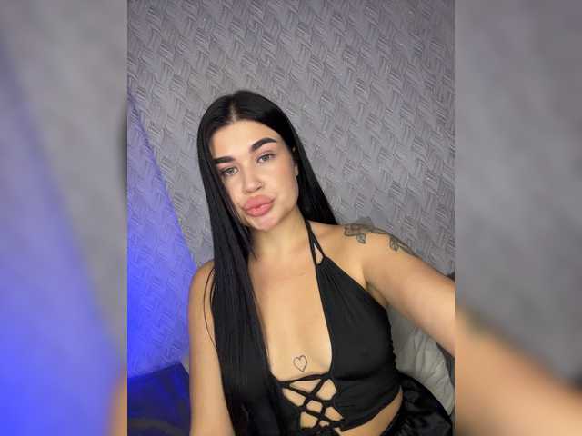 le modèle suchka-black- est en webcam porno dans un show sur le site bongacams, il possède les tags suivants: White/Caucasian,Brunette,Shaved