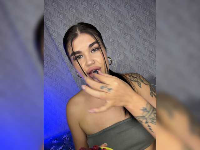 suchka-black- cam belle