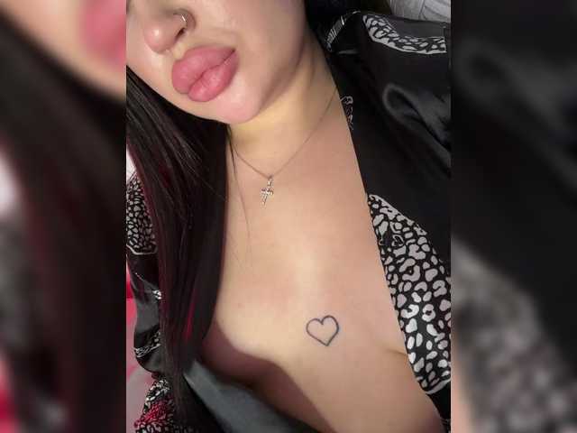 le modèle suchka-black- est en webcam porno dans un show sur le site bongacams, il possède les tags suivants: White/Caucasian,Brunette,Shaved