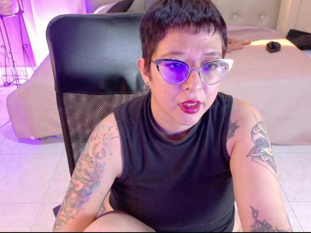 chloe-rosse live cam on BongaCams