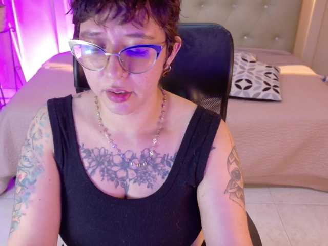 chloe-rosse live cam on BongaCams