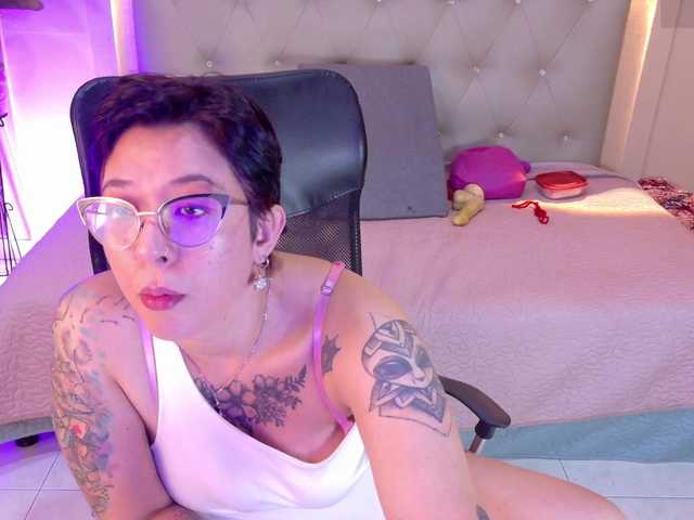 chloe-rosse live cam on BongaCams