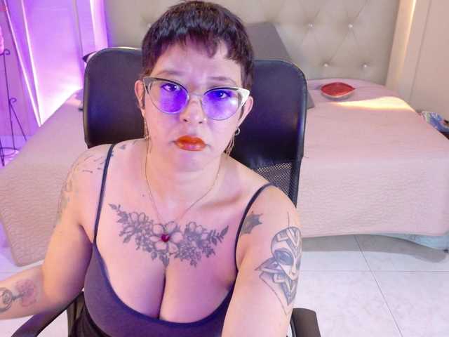 chloe-rosse live cam on BongaCams