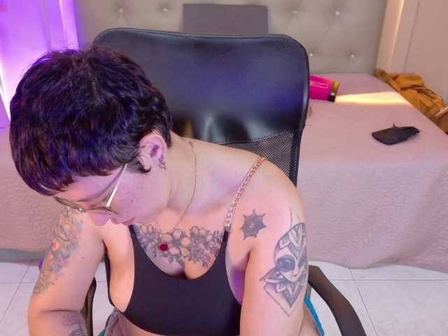 chloe-rosse live cam on BongaCams