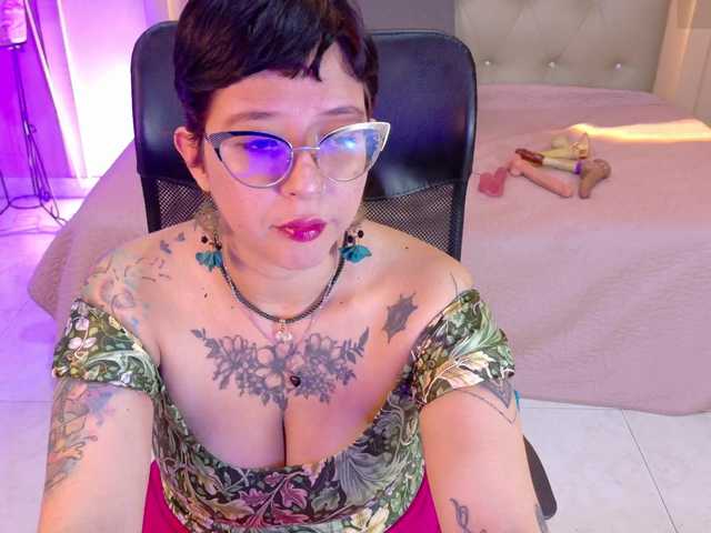 chloe-rosse live cam on BongaCams