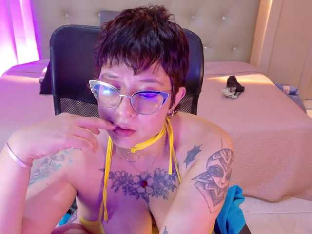 chloe-rosse live cam on BongaCams
