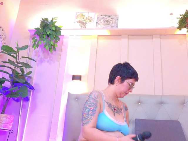 chloe-rosse live cam on BongaCams