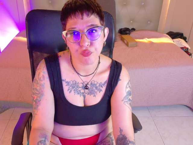 chloe-rosse live cam on BongaCams