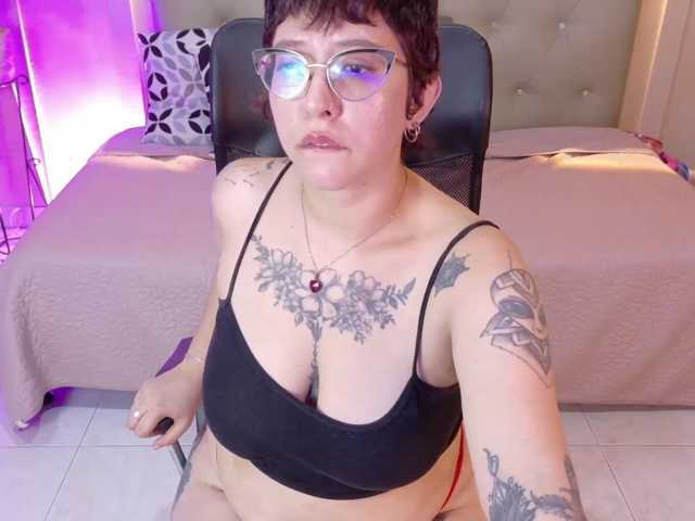 chloe-rosse live cam on BongaCams
