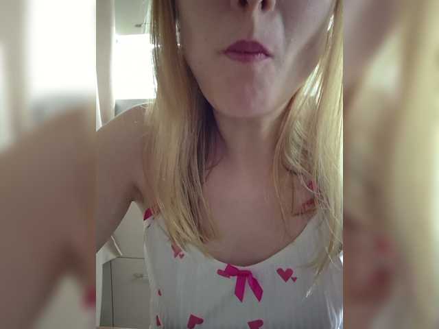 MaryWoooW live webcam show