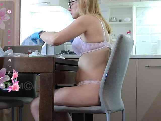 MaryWoooW webcam