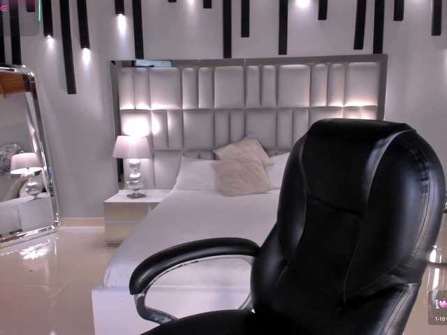 KylaMorrison live cam