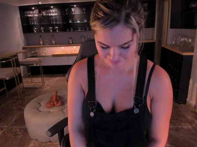 KylaMorrison webcam