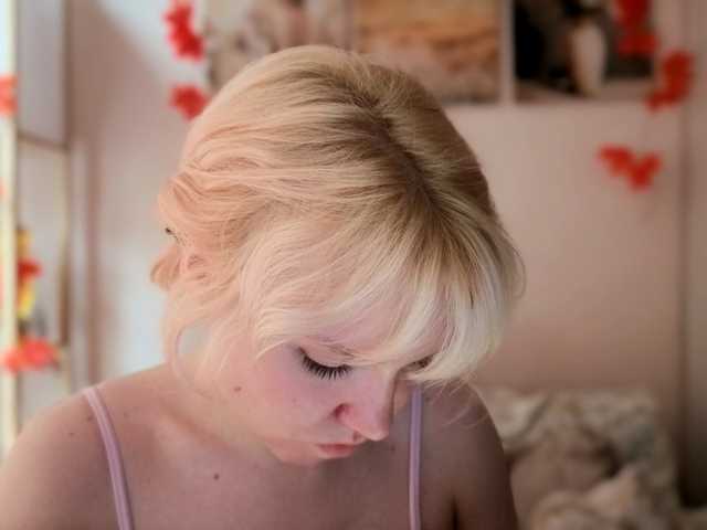 le modèle LadyAnny est en webcam porno dans un show sur le site bongacams, il possède les tags suivants: White/Caucasian,Blonde,Hairy