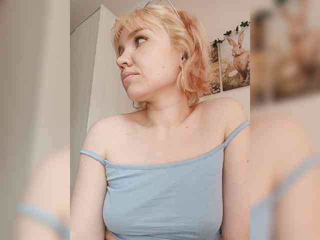LadyAnny webcam