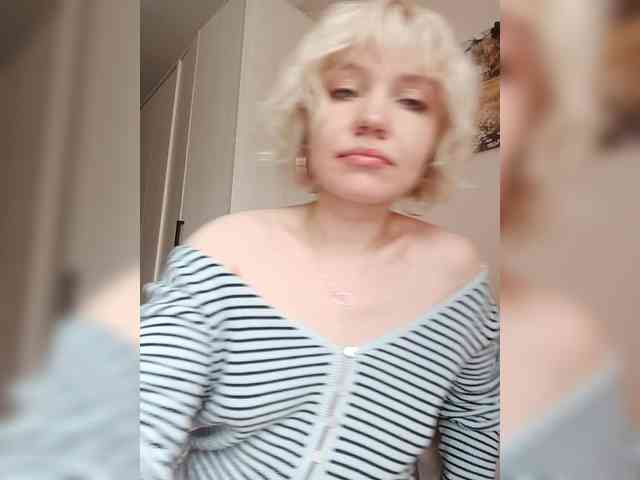 LadyAnny webcam