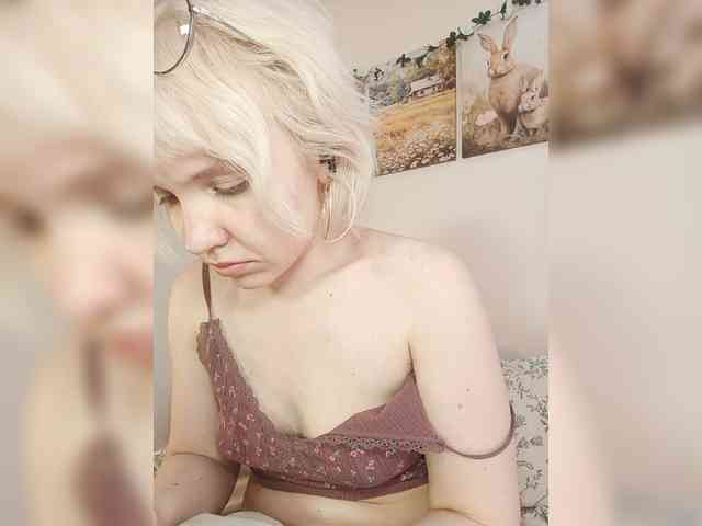 LadyAnny webcam
