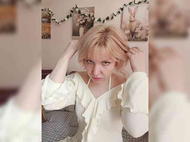 LadyAnny webcam