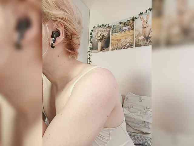 LadyAnny webcam