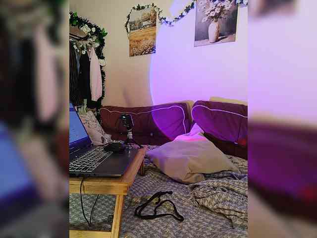 LadyAnny webcam