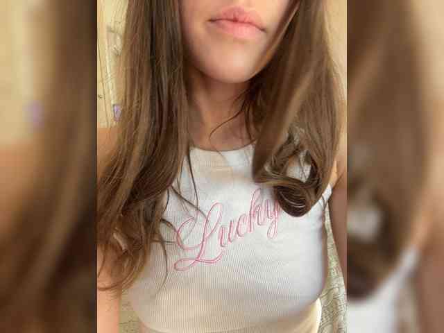 Model: LornaParty