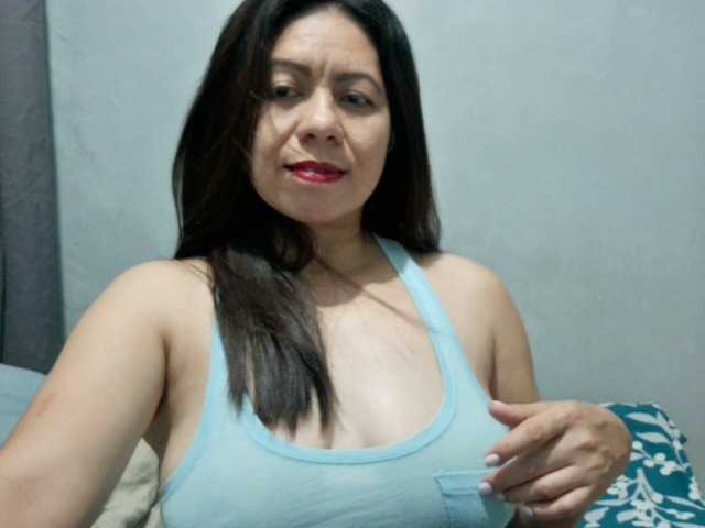 Scarletteb live cam on BongaCams