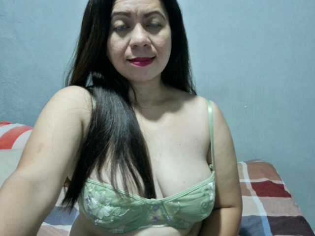 Scarletteb live cam preview