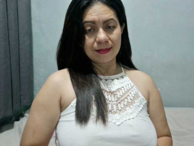 Scarletteb live cam on BongaCams