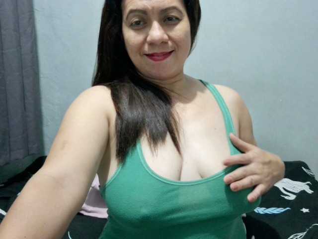 Scarletteb live cam on BongaCams