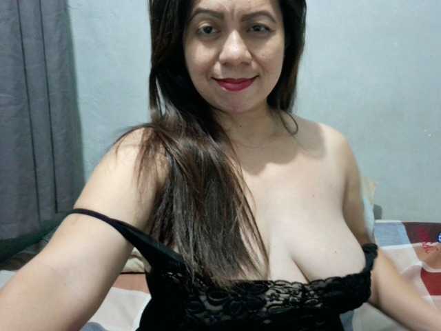 Scarletteb live cam on BongaCams