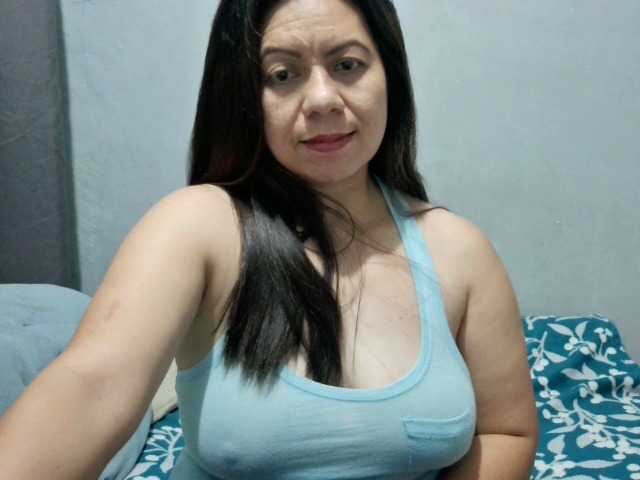 Scarletteb live cam on BongaCams