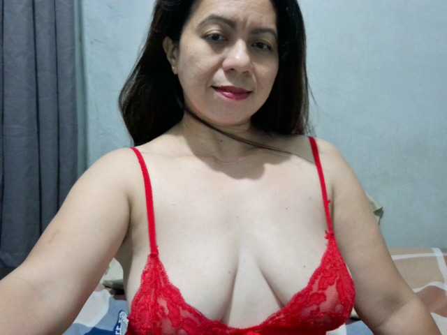 Scarletteb live cam on BongaCams