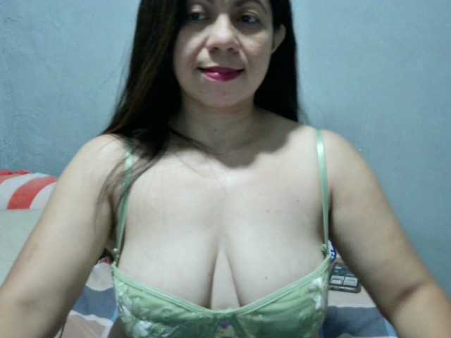 Scarletteb live cam preview