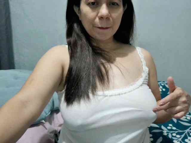 Scarletteb webcam