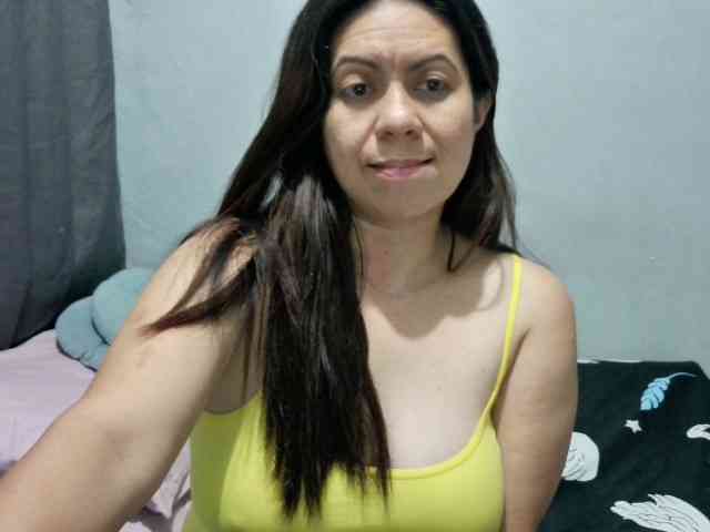Scarletteb webcam