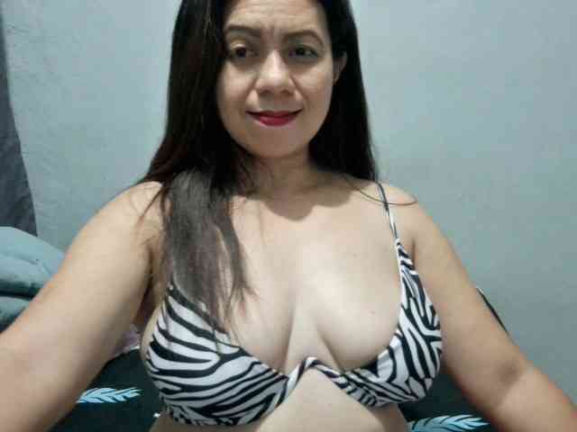 Scarletteb webcam