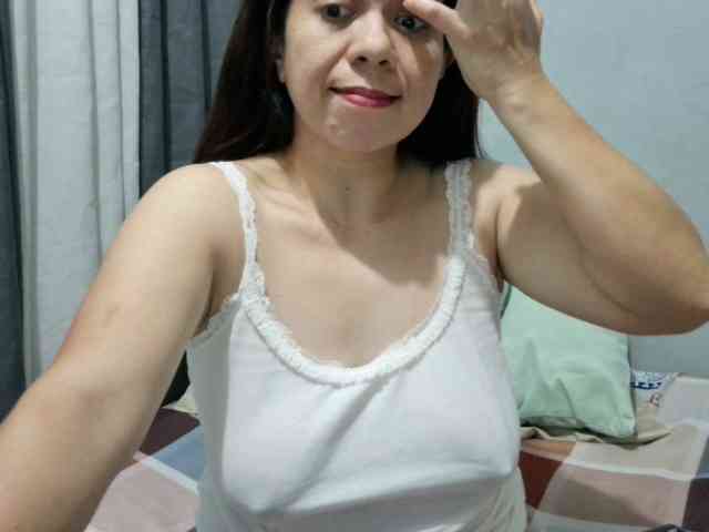 Scarletteb webcam