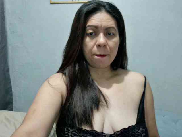 Scarletteb webcam