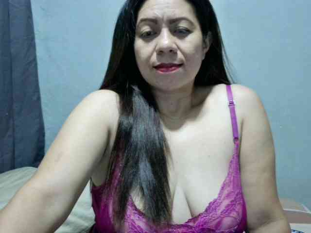 Scarletteb webcam