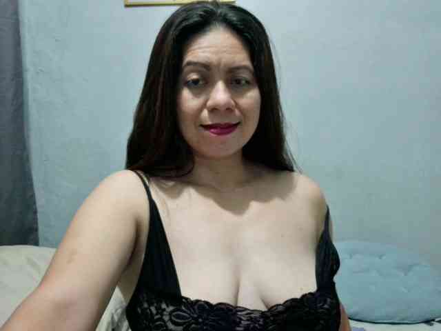 Scarletteb webcam