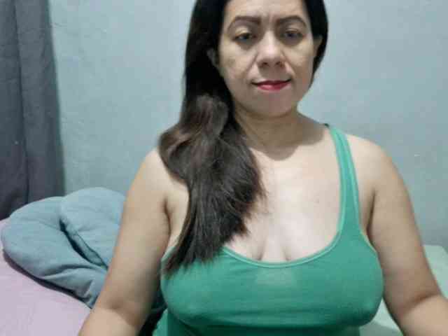 Scarletteb webcam