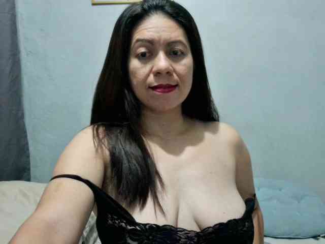 Scarletteb webcam