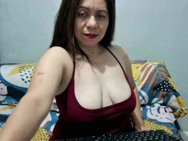 Scarletteb webcam