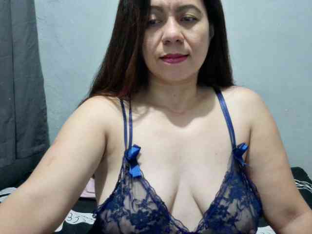 Scarletteb webcam