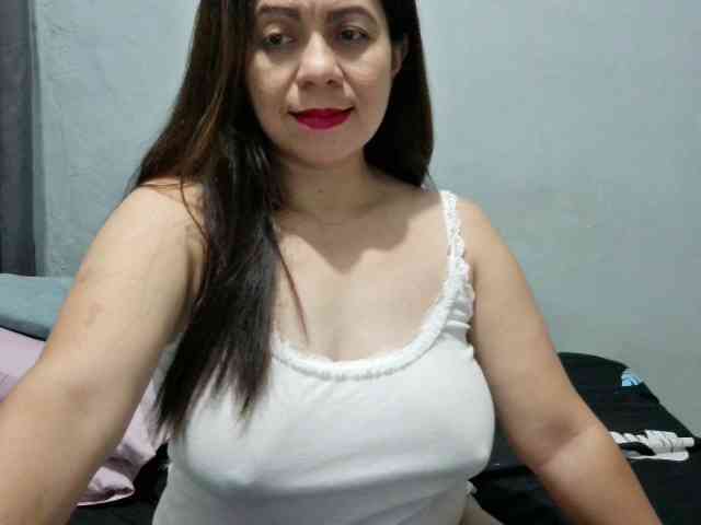 Scarletteb webcam
