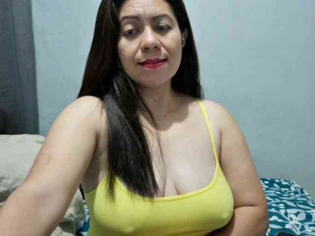 Scarletteb webcam