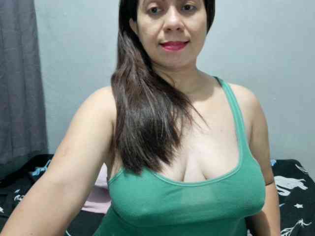 Scarletteb webcam
