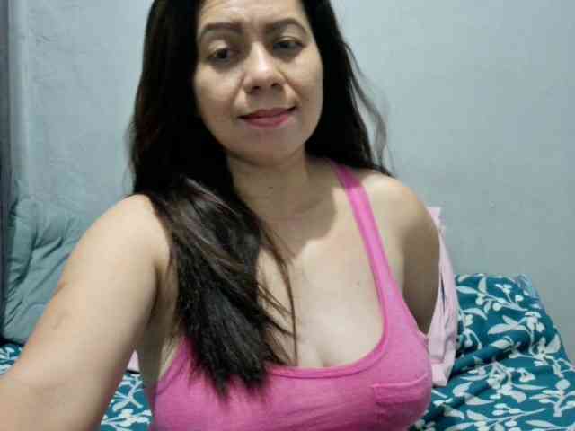 Scarletteb webcam