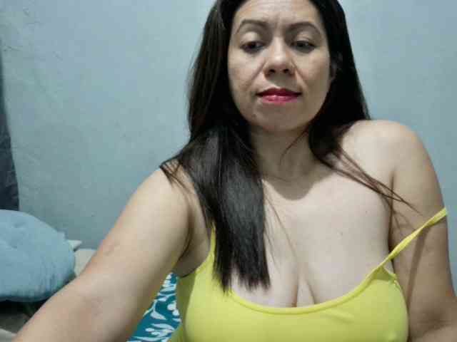 Scarletteb webcam